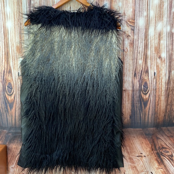 Faux Fur Vest - Picture 4 of 4